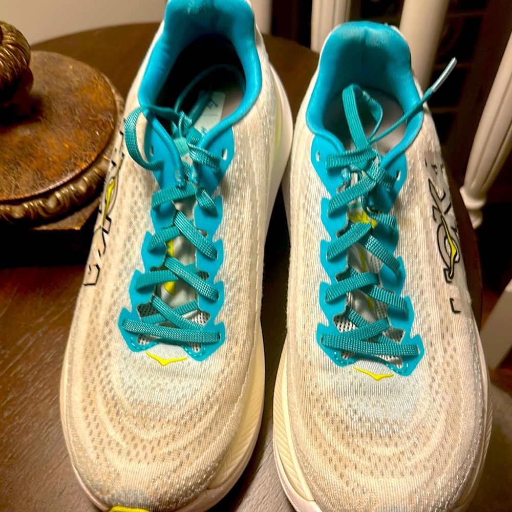 Blue and White Sneakers with Breathable Mesh and Sleek Design